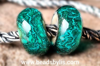 Turquoise beach glasbedel