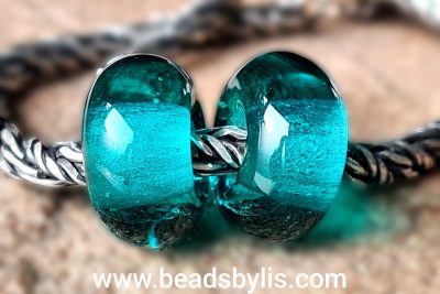 Turquoise glasbedel